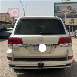 تۆیۆتا لاند کروزەر